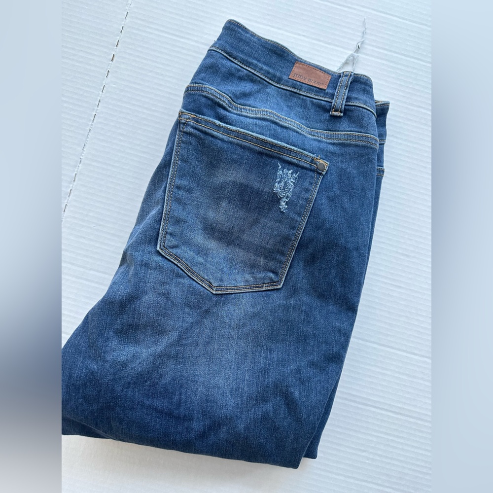 Judy Blue Women’s 16W Skinny Fit Capri Jeans Chewed Hem Distressed